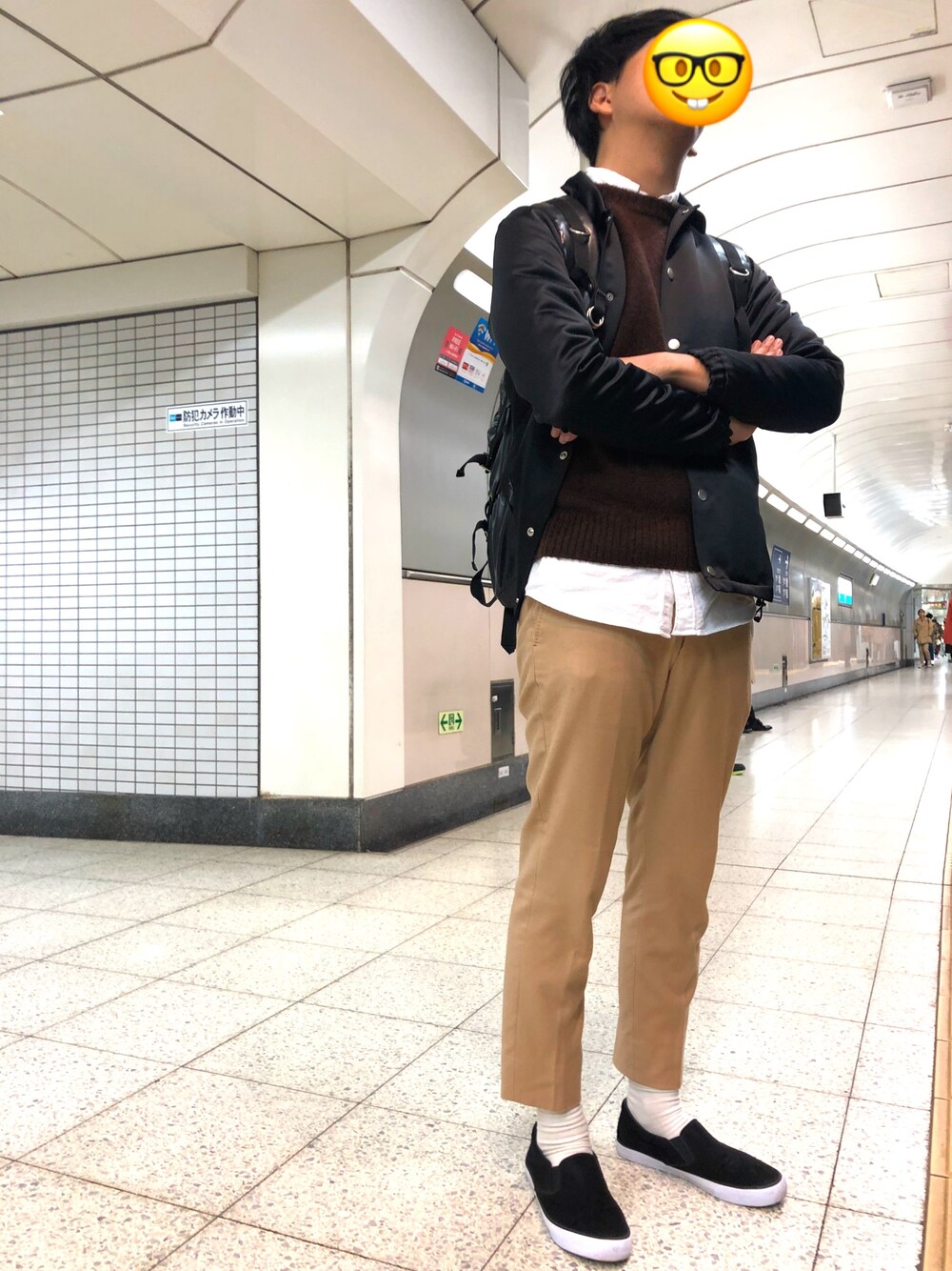 「ベージュコーデ、ワントーンコーデ、コーチジャケット、ニット、アースカラー、きれいめカジュアル、ブラウンニット、ブラウンコーデ」｜「UNITED ARROWSの＜ＤＥＶＯＲＥ(デヴォレ)＞ 2P GATHER TPD 3 ◆（その他パンツ、ベージュ系）」を使った、くろぶちさん（メンズ・182cm）の秋コーディネートの1枚目の写真