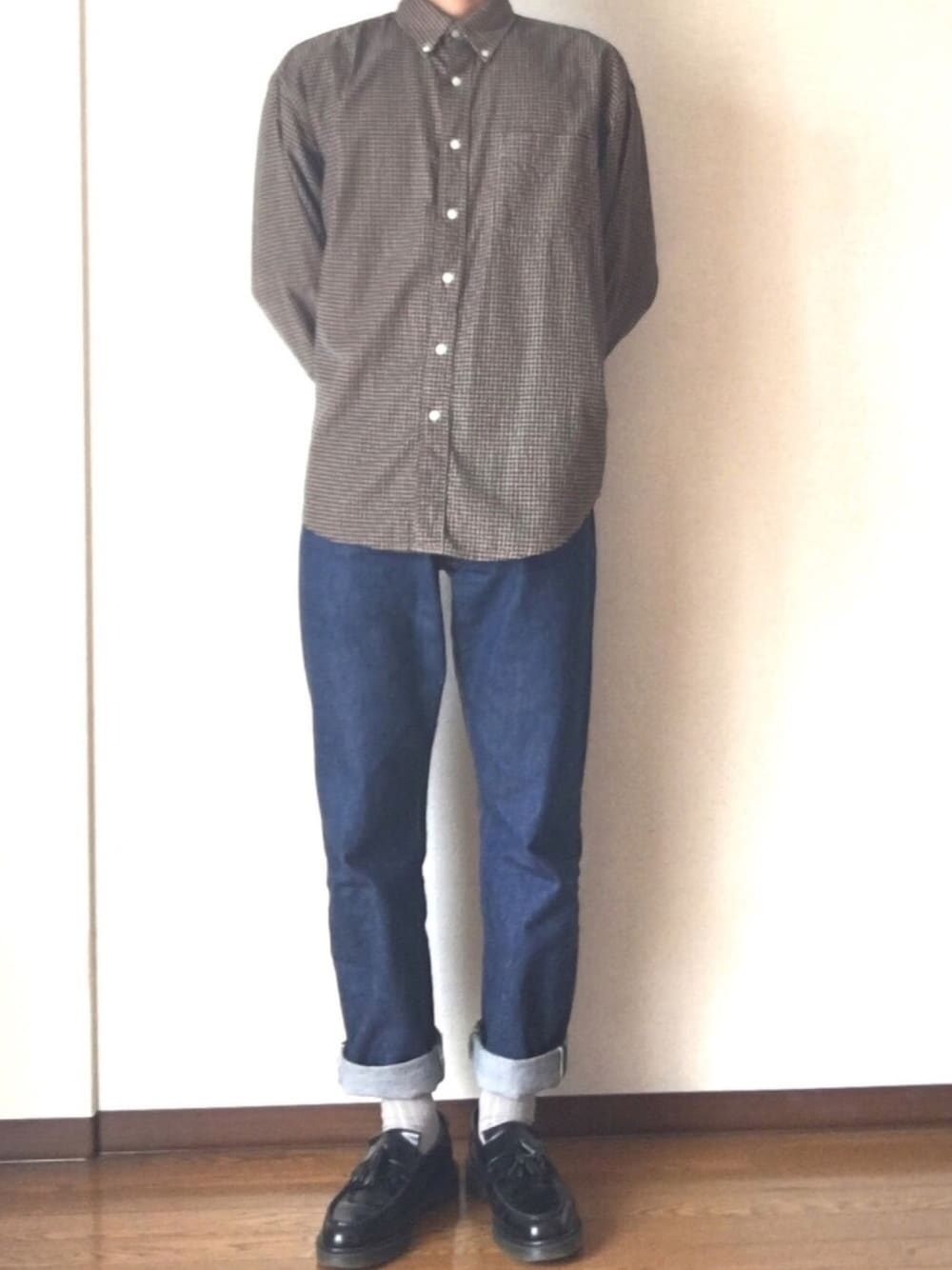 「古着めぐり、友達と、秋のコーデ、17℃、チドリ柄、ジーンズ」｜「古着のアイテム（シャツ/ブラウス、ベージュ系）」を使った、二枚貝さん（メンズ・177cm）の秋コーディネートの1枚目の写真