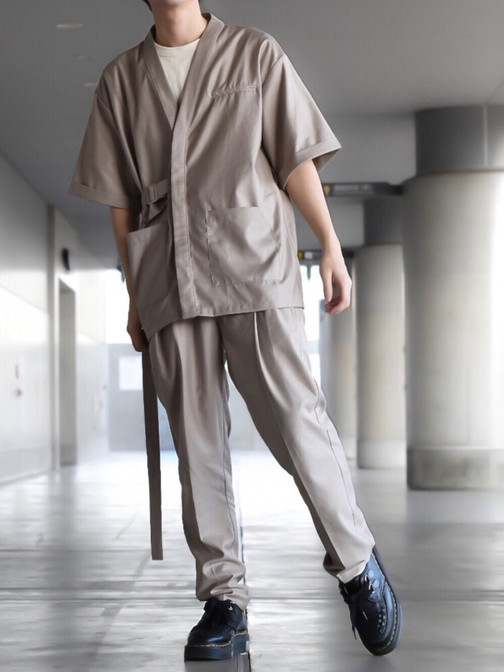 「セットアップ、セットアップスタイル、ベージュ、厚底シューズ、夏服、夏服コーデ、革靴、低身長コーデ、モード、大人カジュアル」｜「CREARE -LINO-の【2021春夏】2WAYノーカラーシャツジャケット<セットアップ可>（ノーカラージャケット、ベージュ系）」を使った、tendon...🚶‍♂️さん（メンズ・168cm）の春コーディネートの1枚目の写真