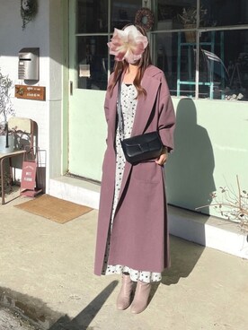 チェスターコートを使った「くすみピンク」の人気ファッション