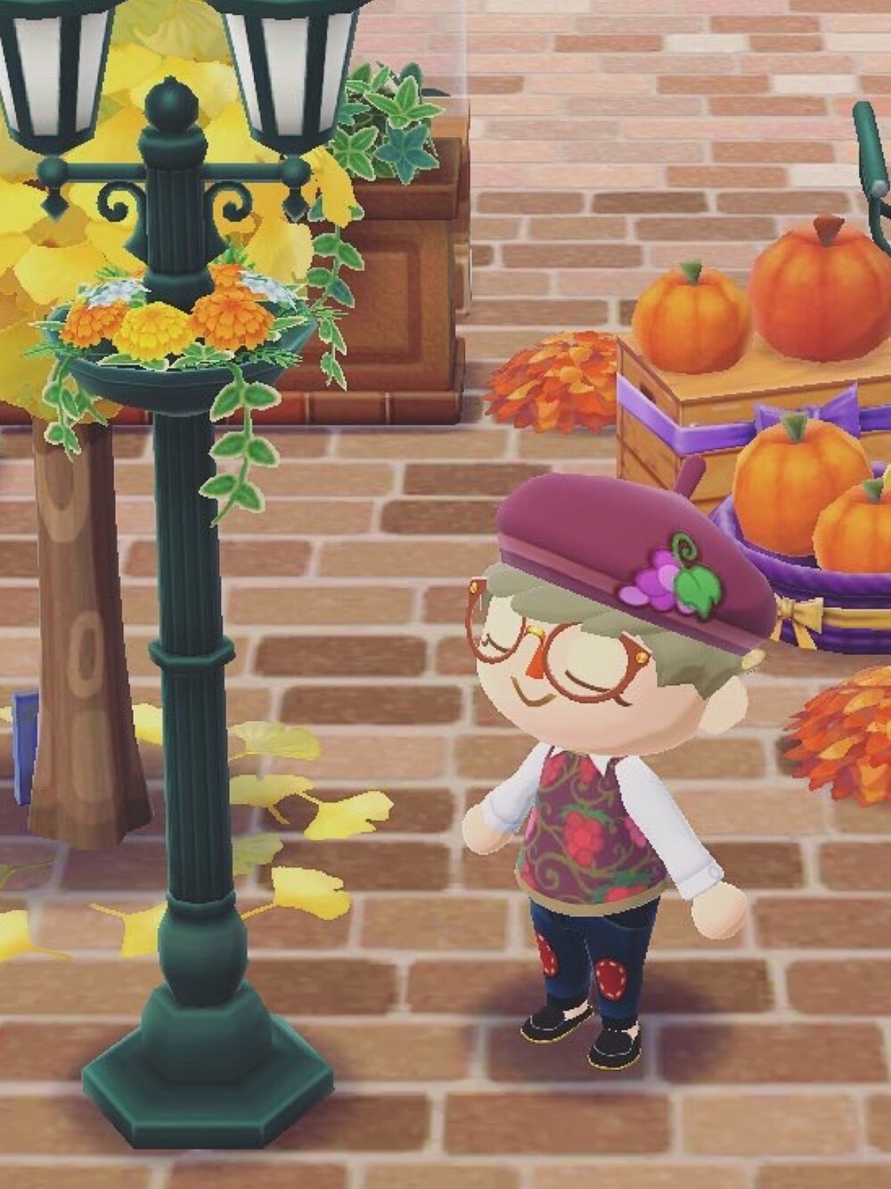 「ポケ森」｜「ぶどうなベレーぼうのアイテム（ハンチング/ベレー帽、パープル系）」を使った、くろぶちさん（レディース・160cm）の秋コーディネートの1枚目の写真