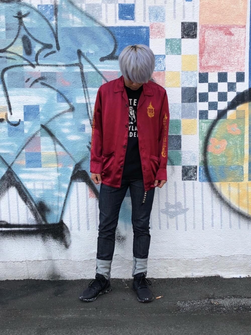「デニム、カジュアル、ストリート、Hysteric Glamour、ヒステリックグラマー」｜「HYSTERIC GLAMOURのSデニム スリムパンツ（デニムパンツ、ブルー系）」を使った、らいさん（メンズ・166cm）の夏コーディネートの1枚目の写真
