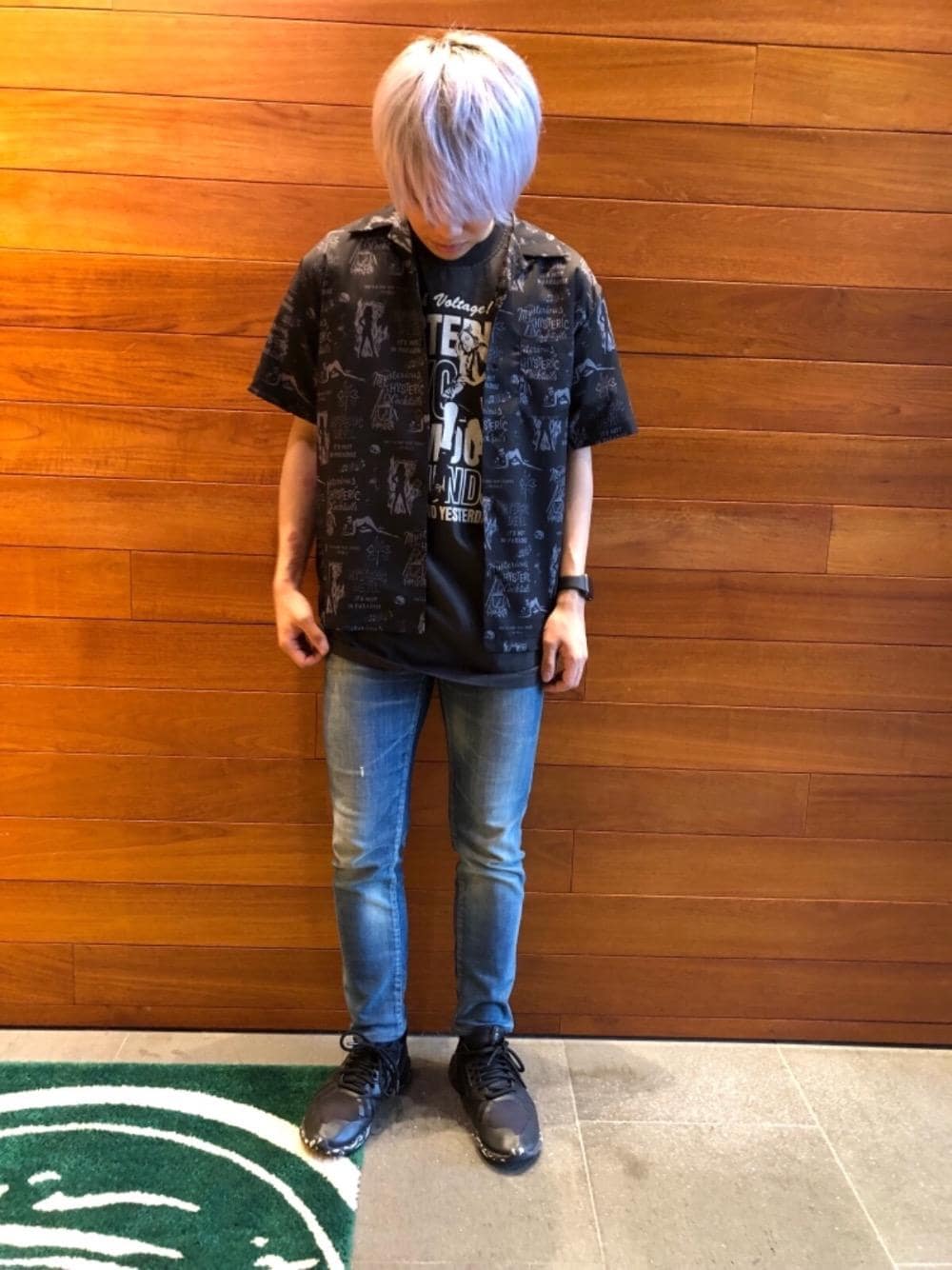 「カジュアル、ロック、Hysteric Glamour、ヒステリックグラマー」｜「HYSTERIC GLAMOURのUSED加工ISKOデニム スリムパンツ（デニムパンツ、ブルー系）」を使った、らいさん（メンズ・166cm）の夏コーディネートの1枚目の写真