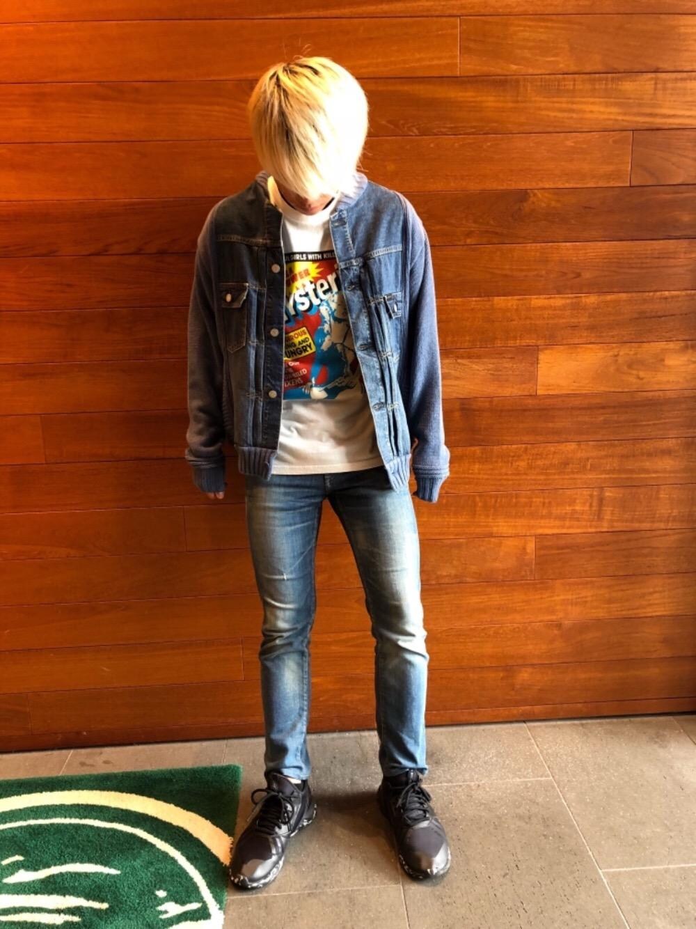 「Hysteric Glamour、ヒステリックグラマー」｜「HYSTERIC GLAMOURのUSED加工ISKOデニム スリムパンツ（デニムパンツ、ブルー系）」を使った、らいさん（メンズ・166cm）の秋コーディネートの1枚目の写真
