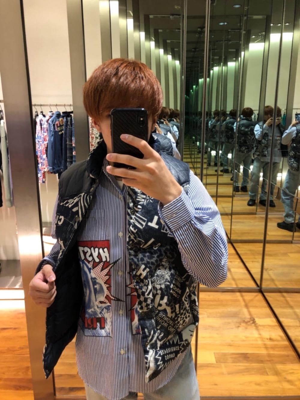 「HYSTERIC GLAMOURのROCKY MOUNTAIN×HYSTERIC LONDON NITEジャカードデニムベスト（ベスト、ブルー系）」を使った、らいさん（メンズ・168cm）の秋コーディネートの1枚目の写真