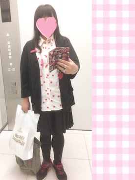 「MILKBOY（ミルクボーイ）のAPPLE シャツ（シャツ/ブラウス）」を使った、奈々さん（レディース・162cm）の秋コーディネート