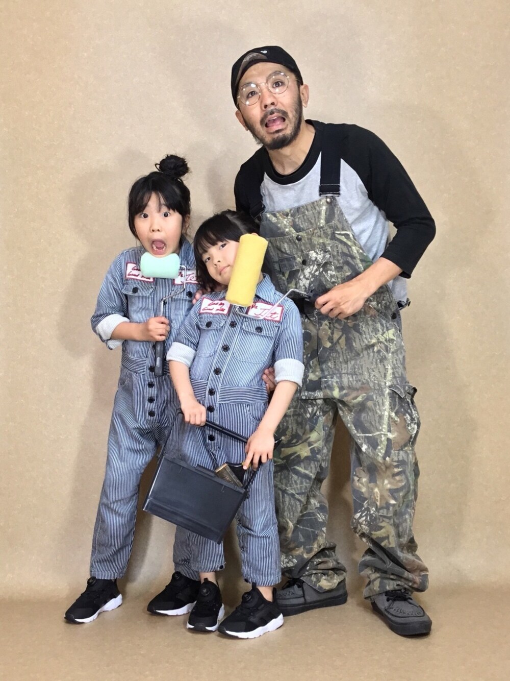 「春コーデ、姉妹コーデ、リンクコーデ、おそろいコーデ、カメラ女児、平成最後のWEARISTAセンバツ」｜「BREEZEのアイテム（つなぎ/オールインワン、ブルー系）」を使った、Keisukeさん（キッズ・125cm）の春コーディネートの1枚目の写真