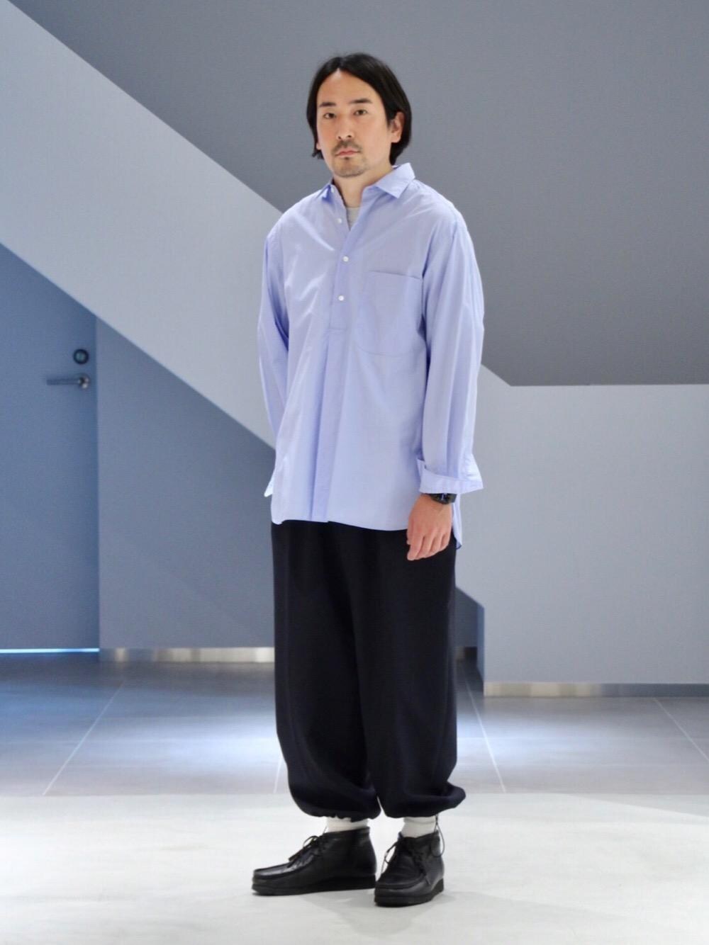 ブルー系のその他パンツ、ブルー系のシャツ/ブラウスを着用したメンズの春コーディネートの1枚目の写真