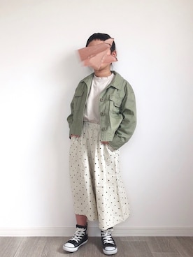 「スカーチョ」｜「アイテム（ミリタリージャケット）」を使った、mikiさん（キッズ・120cm）の春コーディネート