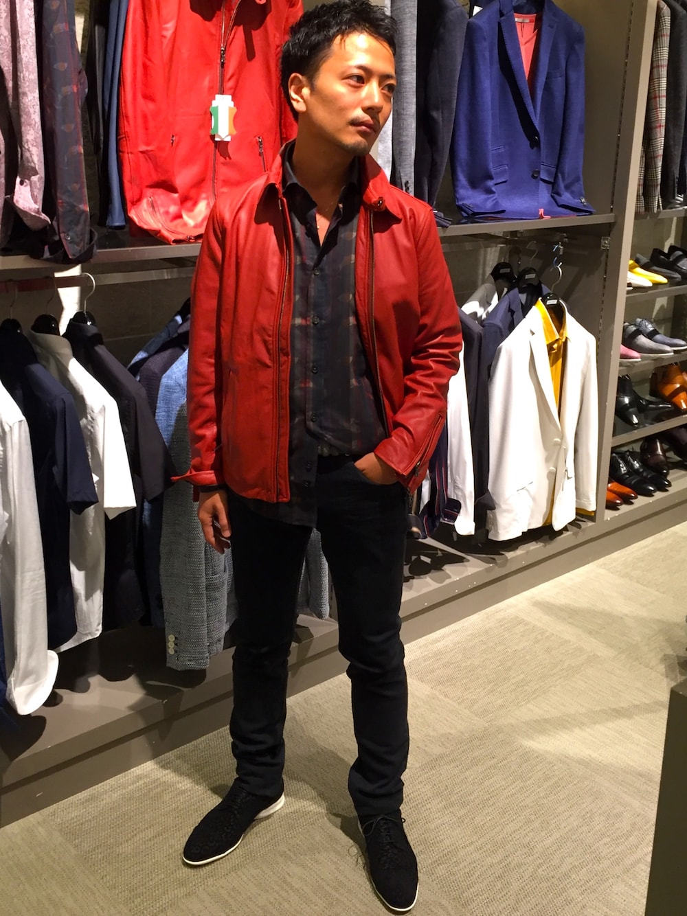 「レザーブルゾン、レザー、革ジャン、イタリア、ハイストリート #highstreet、ららぽーとエキスポシティ、大阪、デニム、関西、30代」｜「HIGH STREETのTORNADO MART∴シープベジウォッシュドフーデッドブルゾン（ライダースジャケット、レッド系）」を使った、yokoiさん（メンズ・165cm）の夏コーディネートの1枚目の写真