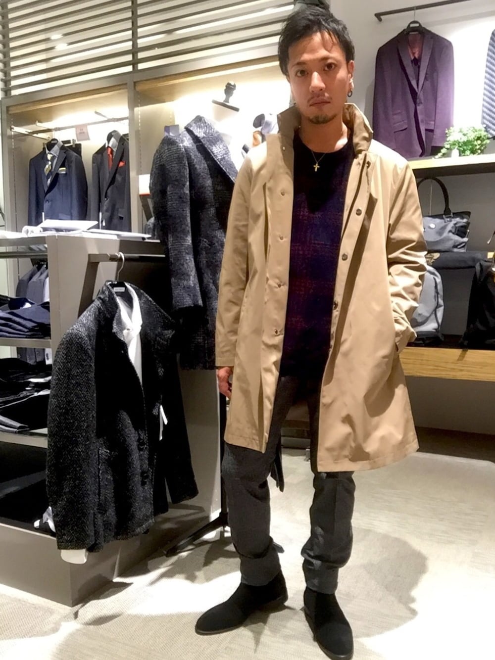 「オトナカジュアル、コート、ベージュ、ニット、ハイストリート #highstreet、冬コーデ、ベージュコート、大阪、関西、ららぽーとエキスポシティ」｜「HIGH STREETのHIGH STREET∴メモリーツイルライナー付スタンドコート（ステンカラーコート、ベージュ系）」を使った、yokoiさん（メンズ・165cm）の秋コーディネートの1枚目の写真