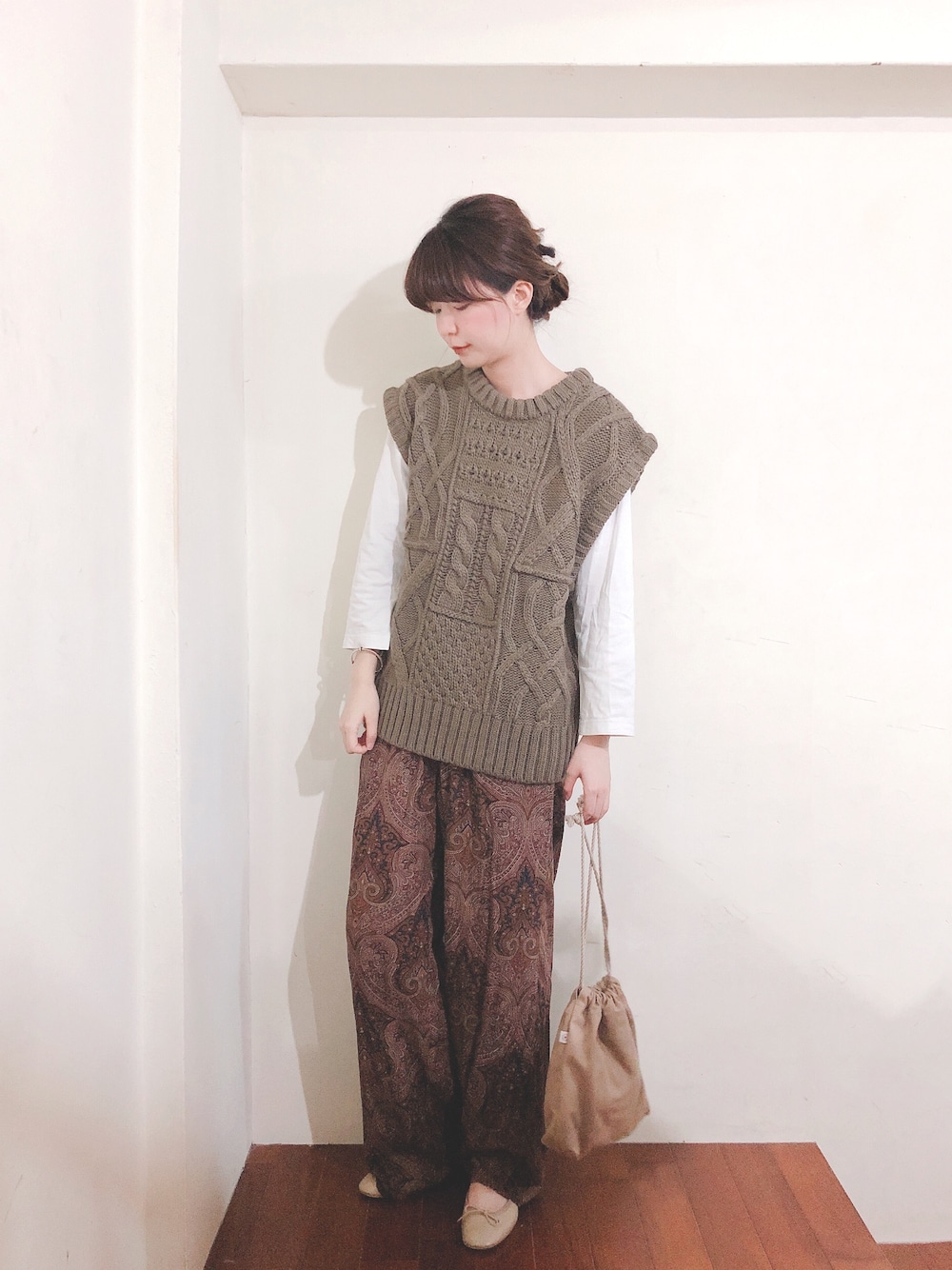 「秋のコーデ、大人カジュアル、大人コーデ、オトナカジュアル、おしゃれさんと繋がりたい、TODAYFUL、porselli、ootd」｜「TODAYFULのTODAYFUL(トゥデイフル) "Paisley Rough Pants"ペイズリーラフPA／11910710（その他パンツ、ブラウン系）」を使った、Royka*さん（レディース・170cm）の秋コーディネートの1枚目の写真