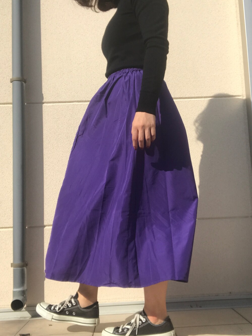 「カジュアル、お洒落さんとつながりたい、ブラック、UNIQLO、スニーカー、秋のコーデ、プチプラコーデ」｜「niko and...のフロントジップギャザースカート（スカート、グリーン系）」を使った、yanagidaさん（レディース・151cm）の秋コーディネートの1枚目の写真