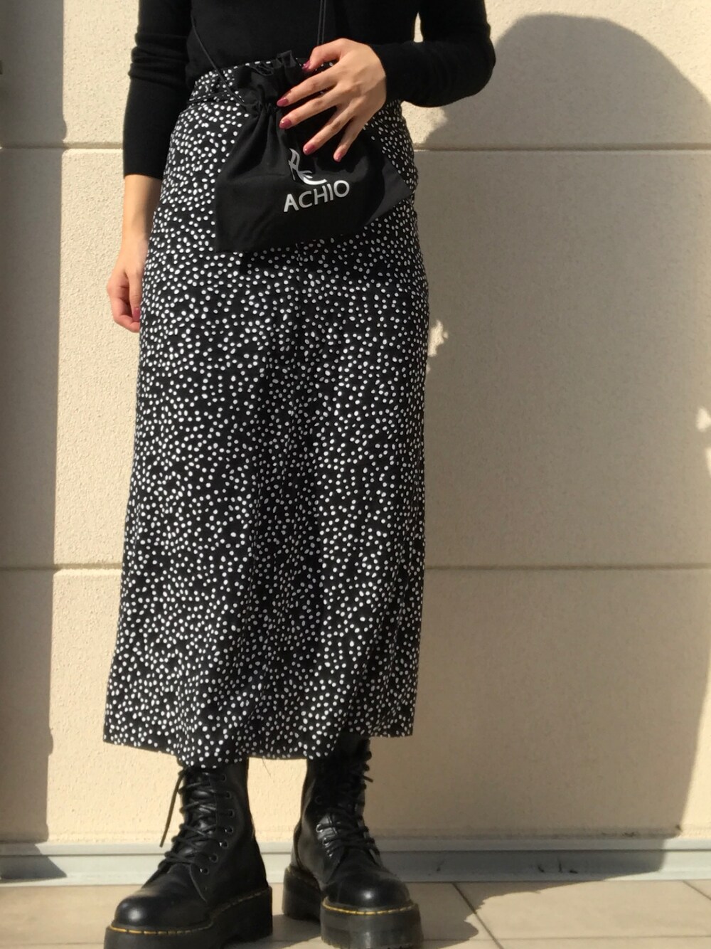 「秋冬、秋のコーデ、ブラック、低身長、ショートブーツ、古着コーデ、Dr.Martens、おしゃれさんと繋がりたい」｜「Dr. MartensのJadon（ブーツ、ブラック系）」を使った、yanagidaさん（レディース・151cm）の秋コーディネートの1枚目の写真
