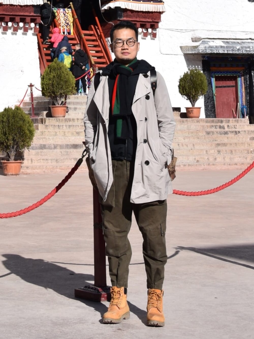 「チベット、旅行、travel」｜「THOM BROWNEのアイテム（メガネ、ブラック系）」を使った、tsenghomさん（メンズ・173cm）の春コーディネートの1枚目の写真