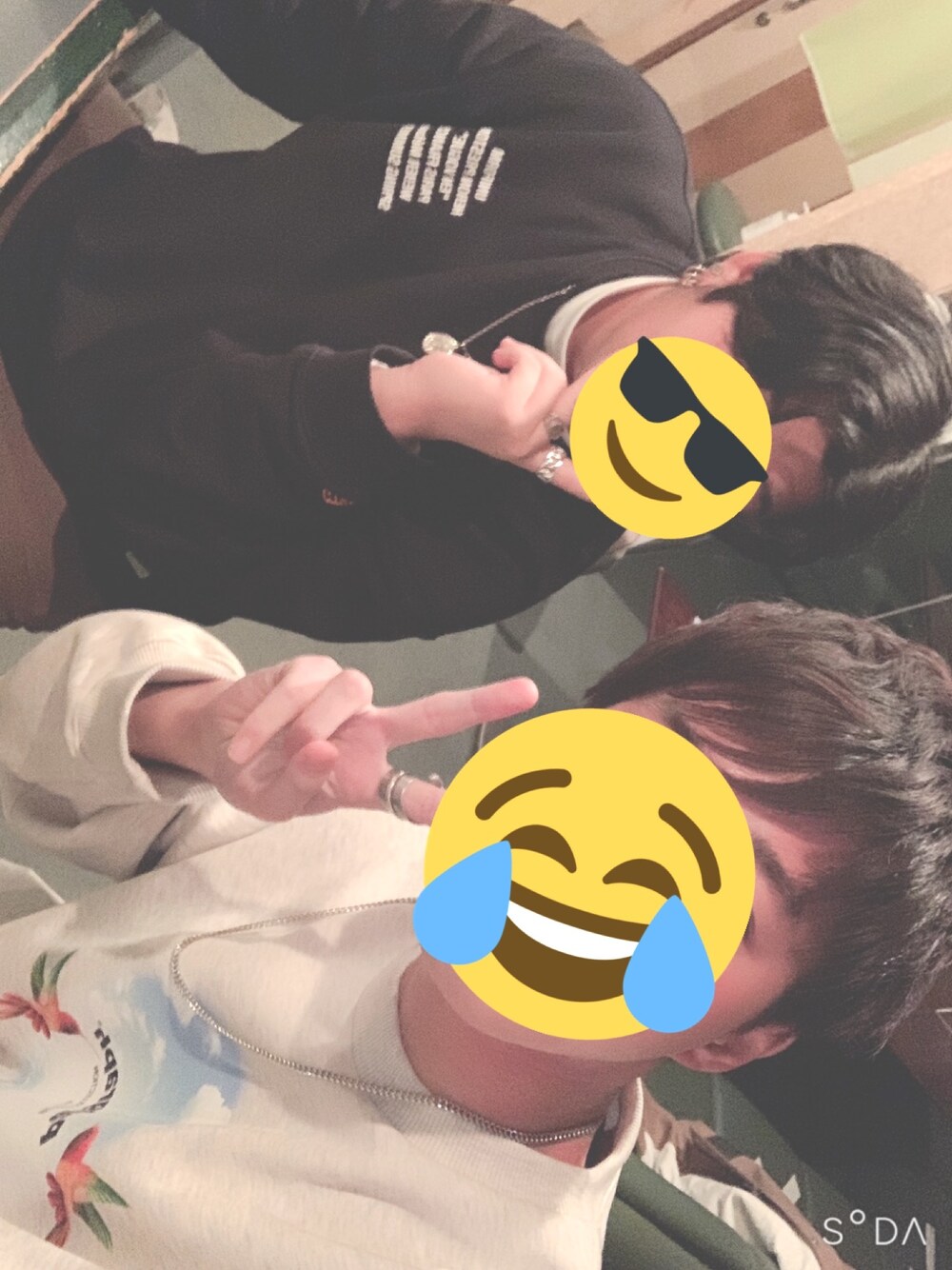 「みたらぐい、お酒しか勝たん、流行りのやつ、デブの飲酒、デブ活」｜「Paragraphのアイテム（トップス、グレー系）」を使った、だいまさん（メンズ・178cm）の春コーディネートの1枚目の写真