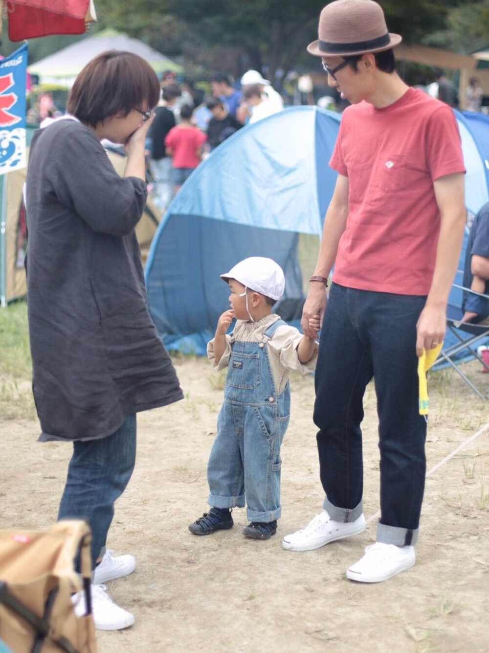 「家族、BBQ、無印良品、Danton、オシュコシュ、keen、VANS、converse、イルビゾンテ」｜「DANTONのポケットTシャツ SO WOMEN（Tシャツ/カットソー、レッド系）」を使った、あぢゃさん（キッズ・90cm）の秋コーディネートの1枚目の写真