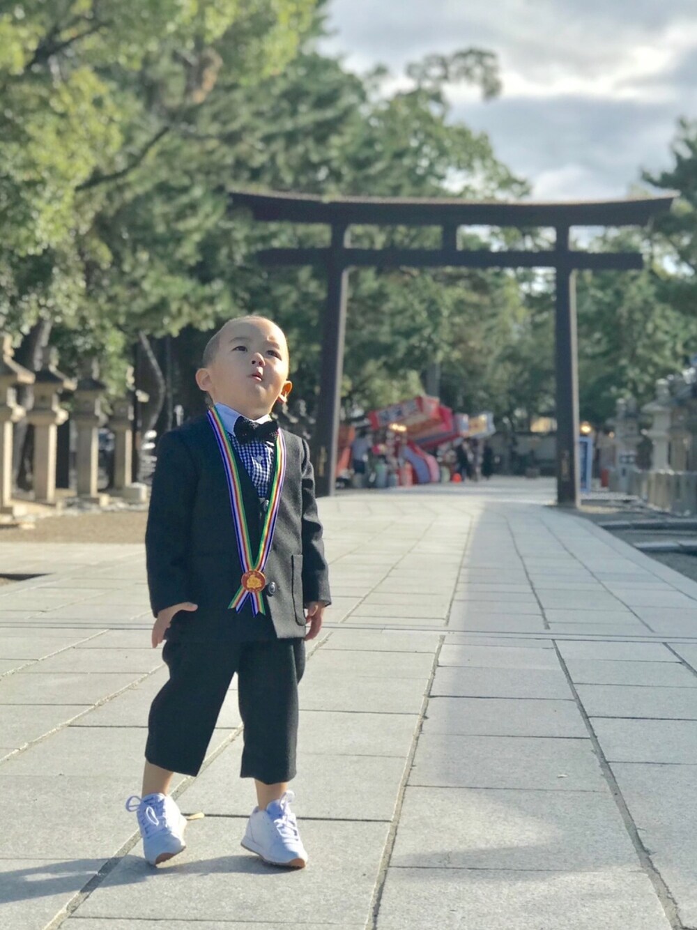 「七五三、スーツスタイル、キッズスーツ、reebok、スーツ×スニーカー、handmade、ハンドメイド、ハンドメイドスーツ」｜「Handmadeのアイテム（フォーマルスーツ/小物、ブラック系）」を使った、あぢゃさん（キッズ・90cm）の秋コーディネートの1枚目の写真