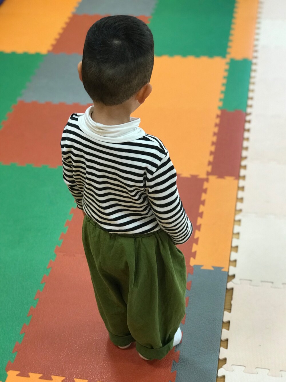 「UNIQLO、ユニクロ、韓国子供服、VANS、レイヤードstyle」｜「UNIQLOのヒートテックタートルネックT（長袖）（その他アンダーウェア/インナー、ホワイト系）」を使った、あぢゃさん（キッズ・90cm）の冬コーディネートの1枚目の写真