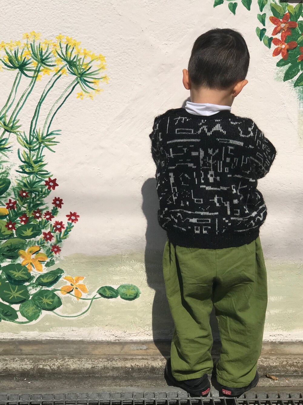 「UNIQLO、ユニクロ、古着、韓国子供服、VANS」｜「UNIQLOのヒートテックタートルネックT（長袖）（その他アンダーウェア/インナー、ホワイト系）」を使った、あぢゃさん（キッズ・90cm）の春コーディネートの1枚目の写真