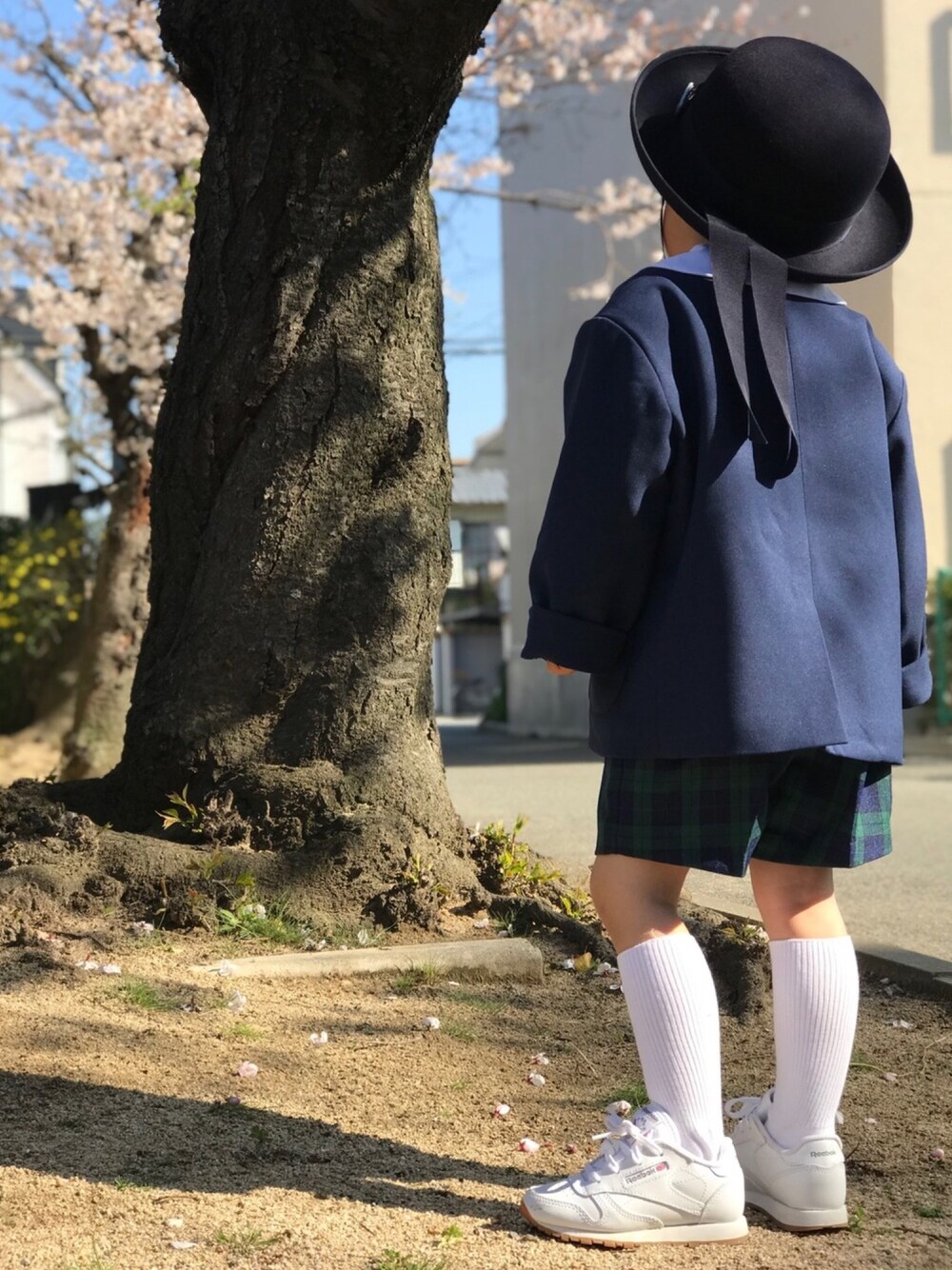 「幼稚園、制服記録、幼稚園制服、リーボック(Reebok)、reebok、もーすぐ入園式」｜「ReebokのReebok CLASSIC LEATHER (EXCLUSIVE)（スニーカー、ホワイト系）」を使った、あぢゃさん（キッズ・90cm）の春コーディネートの1枚目の写真