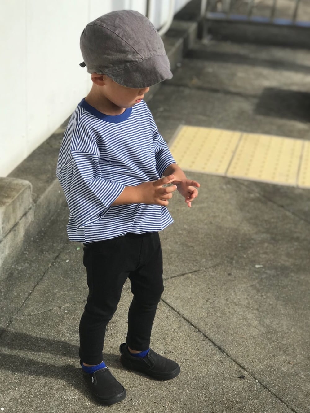 「ハンドメイド、handmade、UNIQLO、ユニクロ、無印良品、VANS、バンズ、11ぴきのねこ」｜「itoto(handmade)のアイテム（キャップ、グレー系）」を使った、あぢゃさん（キッズ・90cm）の秋コーディネートの1枚目の写真