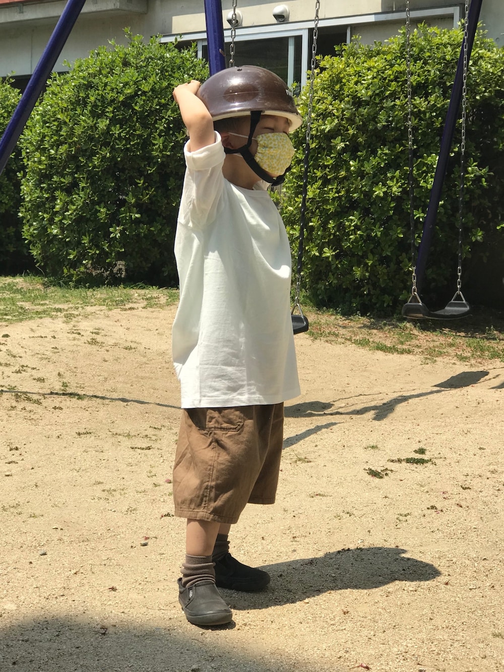 「無印良品、handmade、ハンドメイド、VANS、ヘルメット」｜「無印良品のアイテム（Tシャツ/カットソー、ホワイト系）」を使った、あぢゃさん（キッズ・90cm）の春コーディネートの1枚目の写真