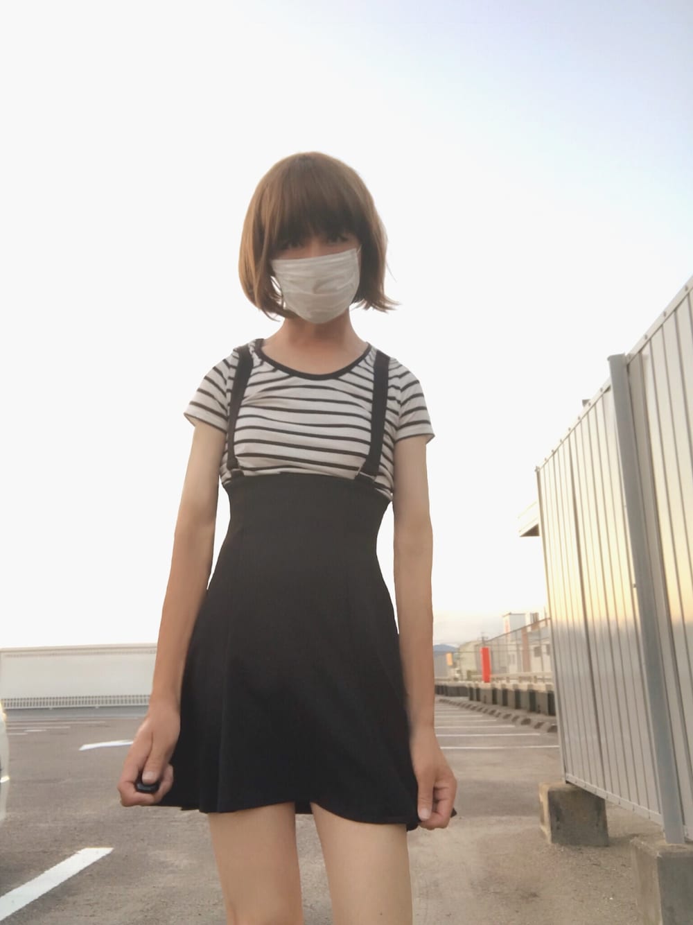 「シンプル、カジュアル、サロペットスカート、ボーダー、AZUL by moussy、Rirandture、ウィッグ、女装、女装男子、ハイウエスト」｜「AZUL by moussyのTC天竺BC切替スリットR/N半袖PO（Tシャツ/カットソー、ホワイト系）」を使った、ジュクチョーーさん（メンズ・174cm）の夏コーディネートの1枚目の写真