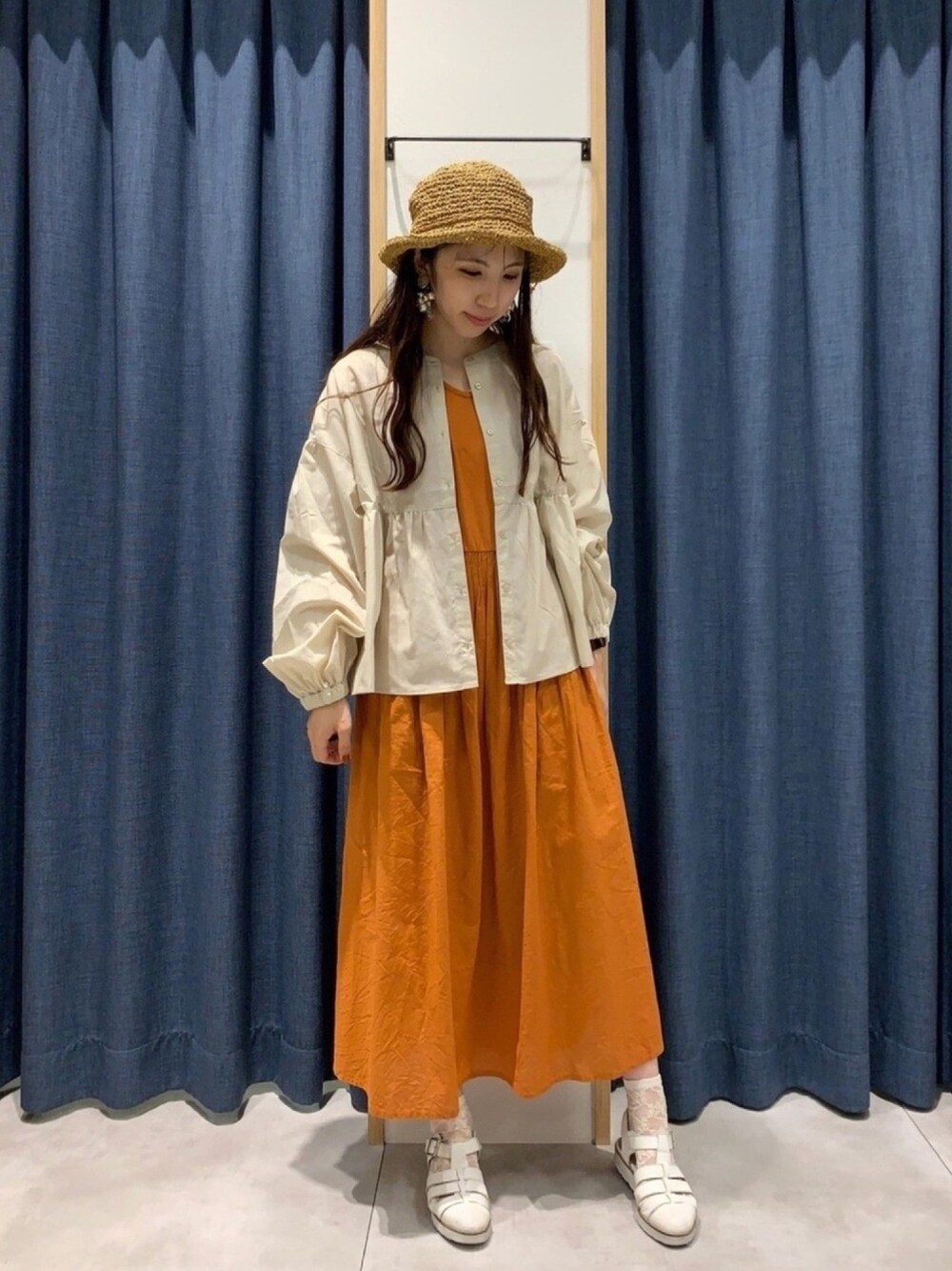 ノースリーブドッキングワンピースを使った人気ファッション