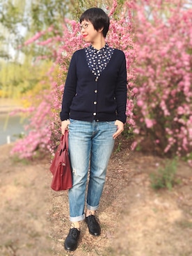 「アイテム（トートバッグ、レッド系）」を使った、春日桑拓さん（レディース・170cm）の春コーディネート