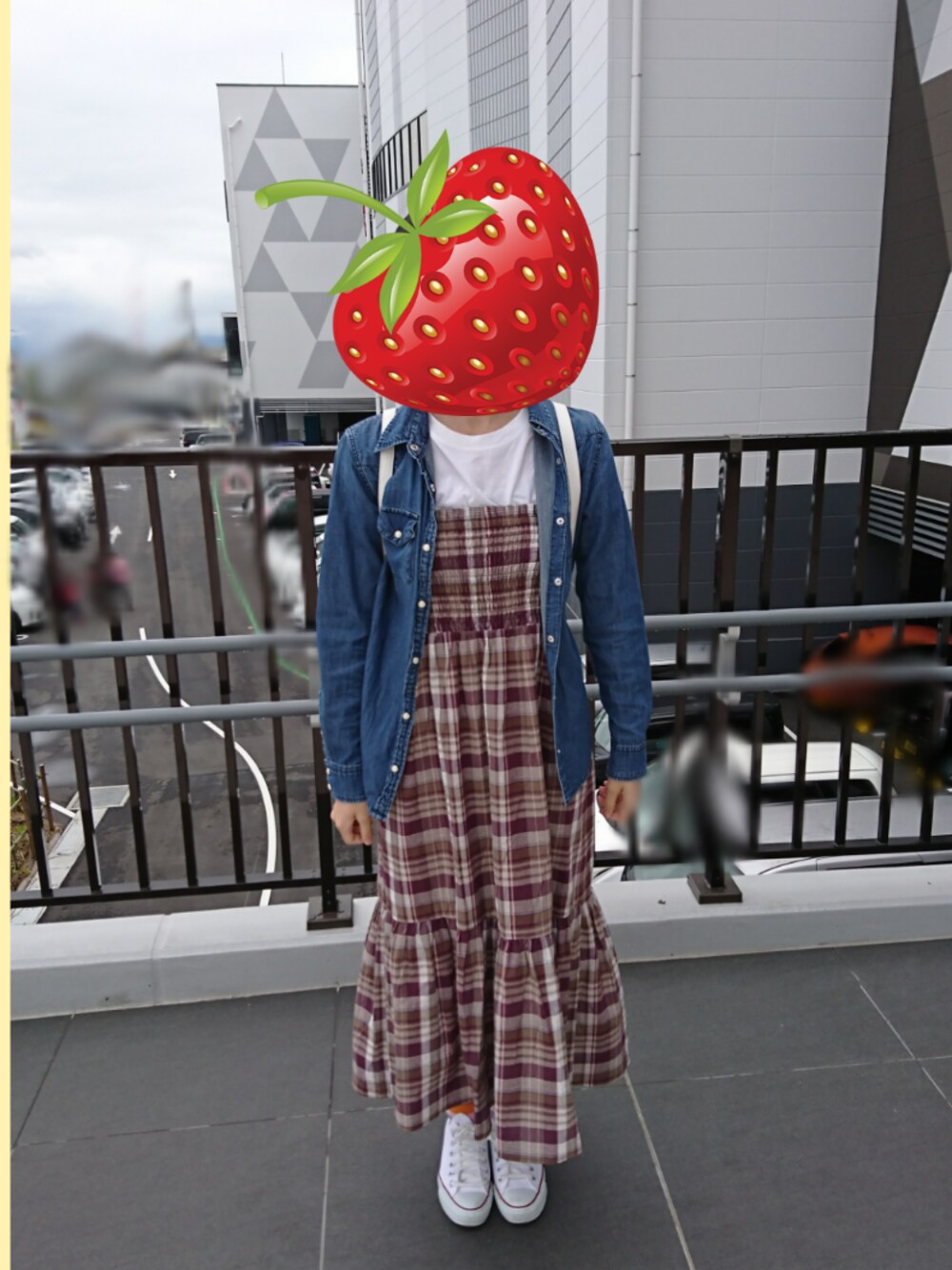 「カジュアル、カジュアルガーリー、サロペット、ワンピース、デニム、fashion、ootd、夏、白Tシャツ、summer」｜「earth music&ecologyのアイテム（ワンピース、パープル系）」を使った、sayaさん（レディース・163cm）の夏コーディネートの1枚目の写真