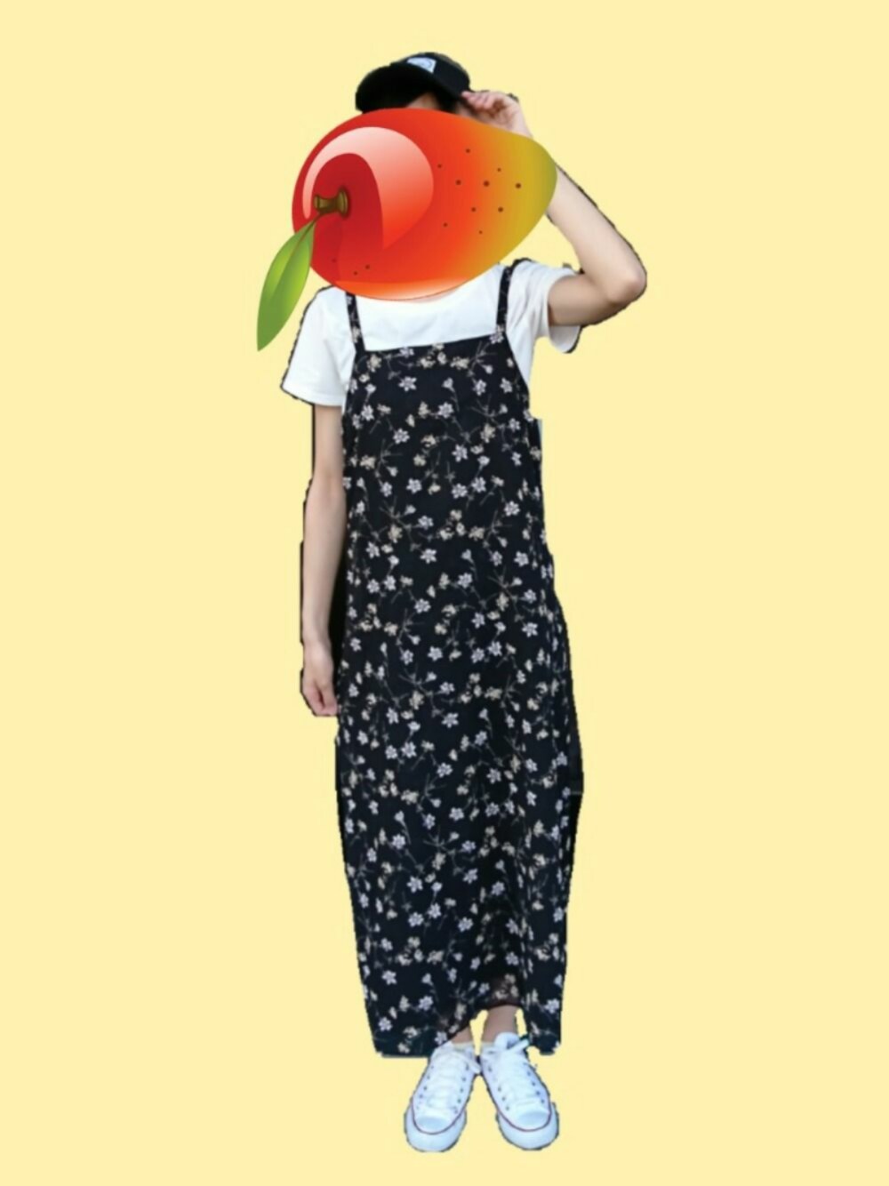 「花柄ワンピース、レトロ、オトナカジュアル、モノトーン、花柄、summer、おしゃれ研究部、キャミワンピ、キャップ、カジュアル」｜「CONVERSEのアイテム（スニーカー、ホワイト系）」を使った、sayaさん（レディース・163cm）の夏コーディネートの1枚目の写真