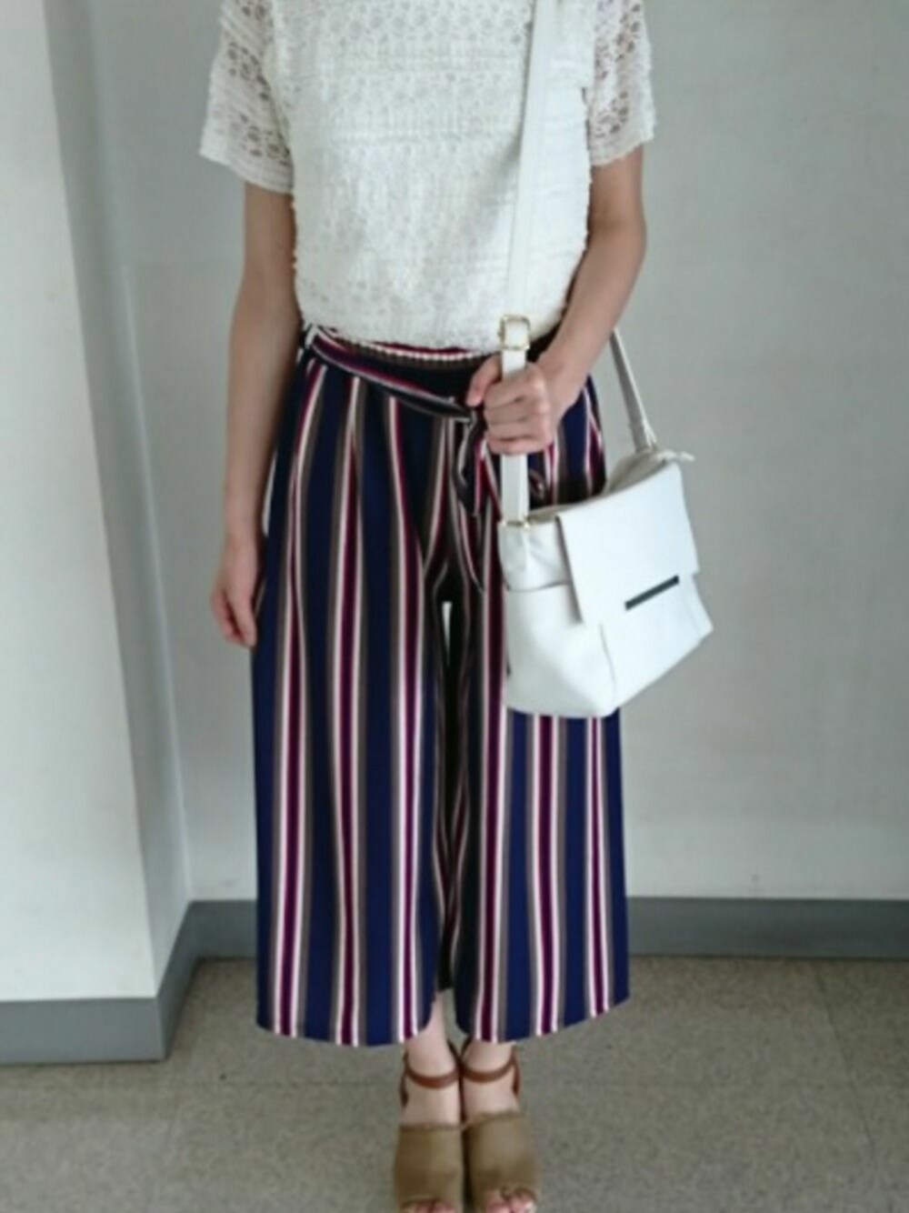 「夏コーデ、カジュアルコーデ、レーストップス、ストライプ、着回しコーデ、ootd、レース、フリンジ、おしゃれ研究部、おしゃれさんと繋がりたい」｜「GUのアイテム（サンダル、ブラウン系）」を使った、sayaさん（レディース・163cm）の夏コーディネートの1枚目の写真