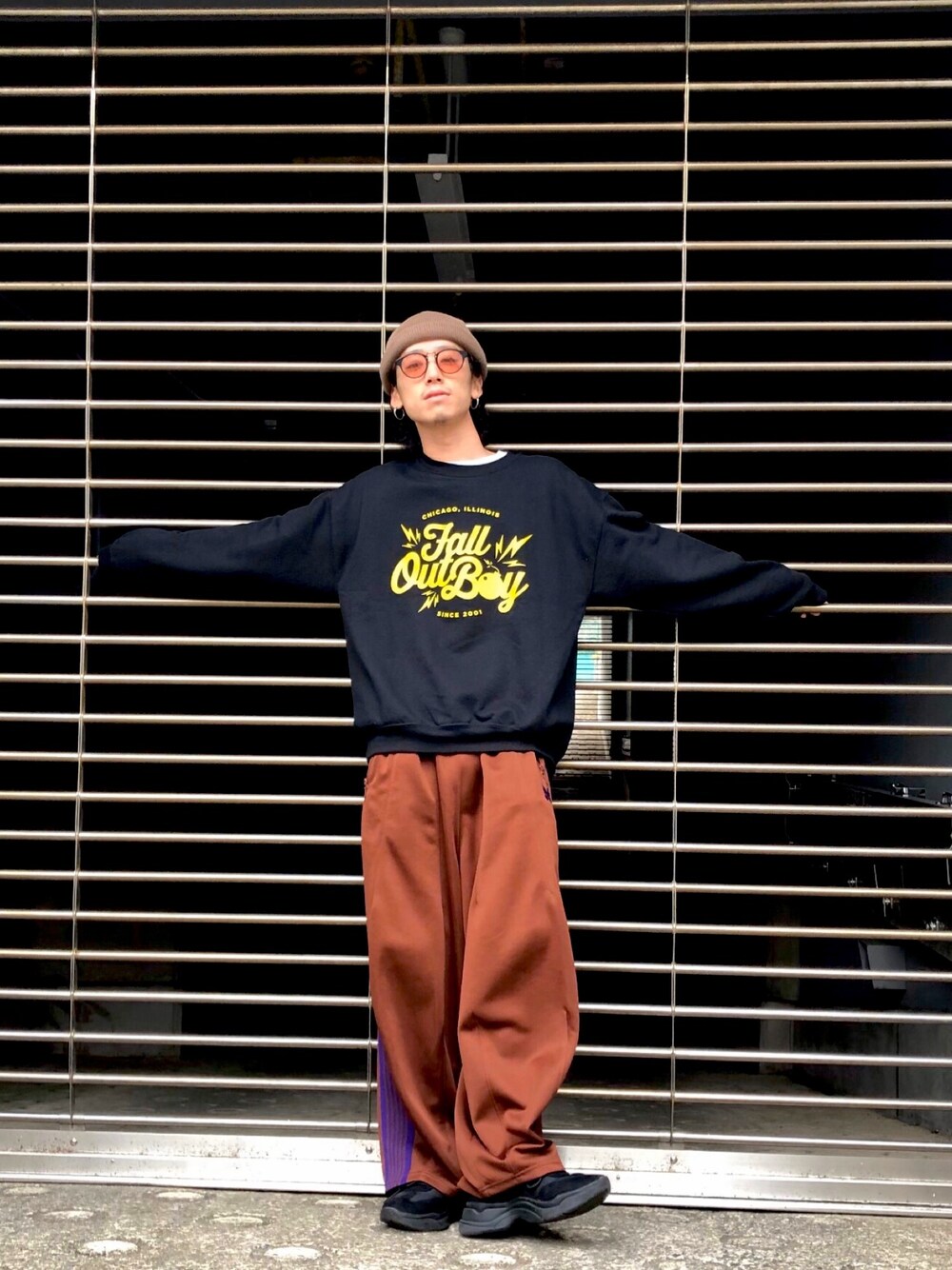 「冬、秋冬コーデ、お洒落さんとつながりたい、ニット、ワイドパンツ、スニーカー、古着、スウェット」｜「usedのアイテム（スウェット、ブラック系）」を使った、takahiro さん（メンズ・170cm）の冬コーディネートの1枚目の写真