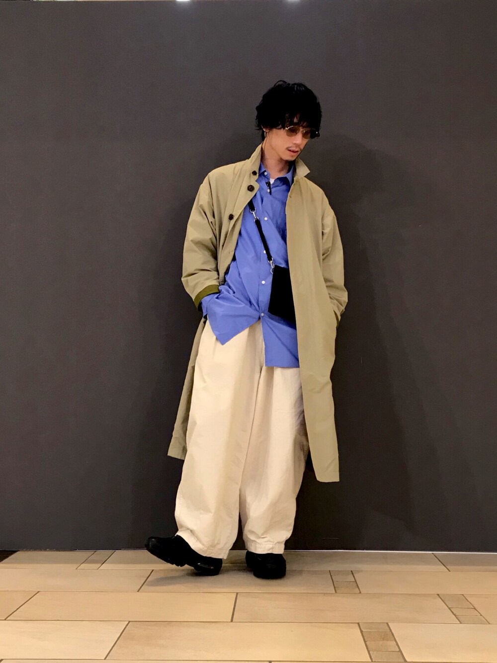 「お洒落さんとつながりたい、ootd、春、スニーカーコーデ、オーバーサイズ、古着好きな人と繋がりたい」｜「UNUSEDのアイテム（ジャケット/アウター、ベージュ系）」を使った、takahiro さん（メンズ・170cm）の冬コーディネートの1枚目の写真