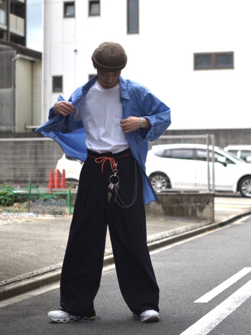 「今日のコーデ、オーバーサイズ、おしゃれさんと繋がりたい、ビッグシルエット、大人カジュアル、シャツスタイル、きれいめカジュアル、ベージュ、秋のコーデ、スニーカーコーデ」｜「RACALのアイテム（ニットキャップ/ビーニー、ベージュ系）」を使った、takahiro さん（メンズ・170cm）の夏コーディネートの1枚目の写真
