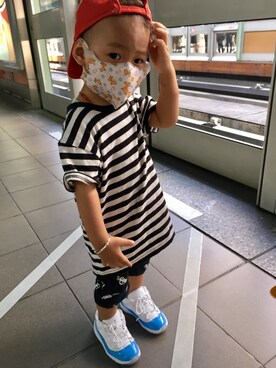 「UNIQLO（ユニクロ）のアイテム（Tシャツ/カットソー、ホワイト系）」を使った、Tommy Hoさん（メンズ・184cm）の夏コーディネート