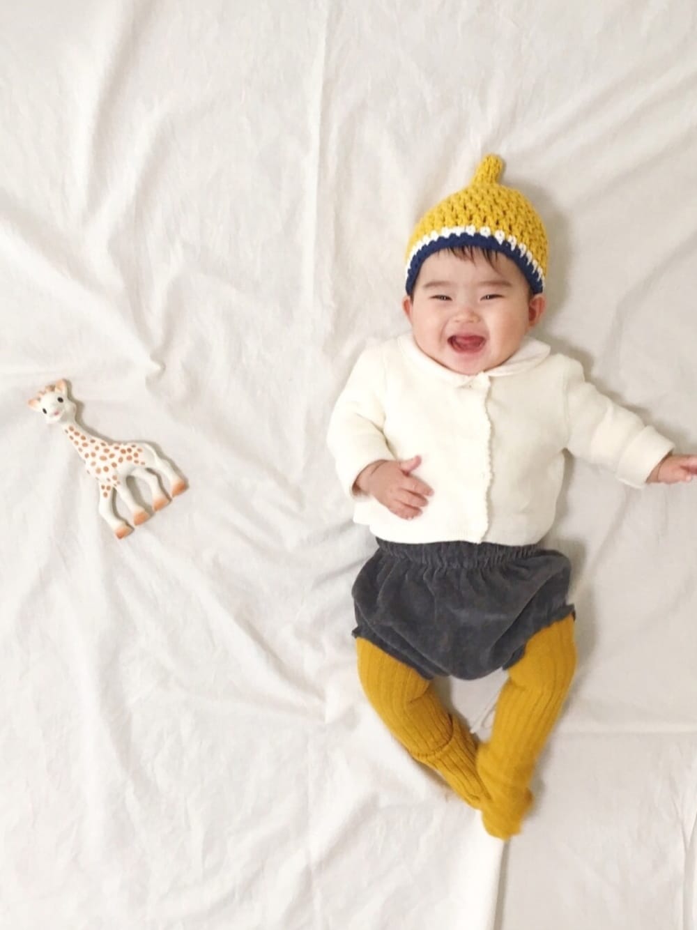 「どんぐり帽、babygap、からし色、しまむら、ベビーコーデ、かぼちゃパンツ、おんなのこ、シンプル、０歳」｜「ZARAのアイテム（その他パンツ、ブラック系）」を使った、riiさん（キッズ・70cm）の冬コーディネートの1枚目の写真