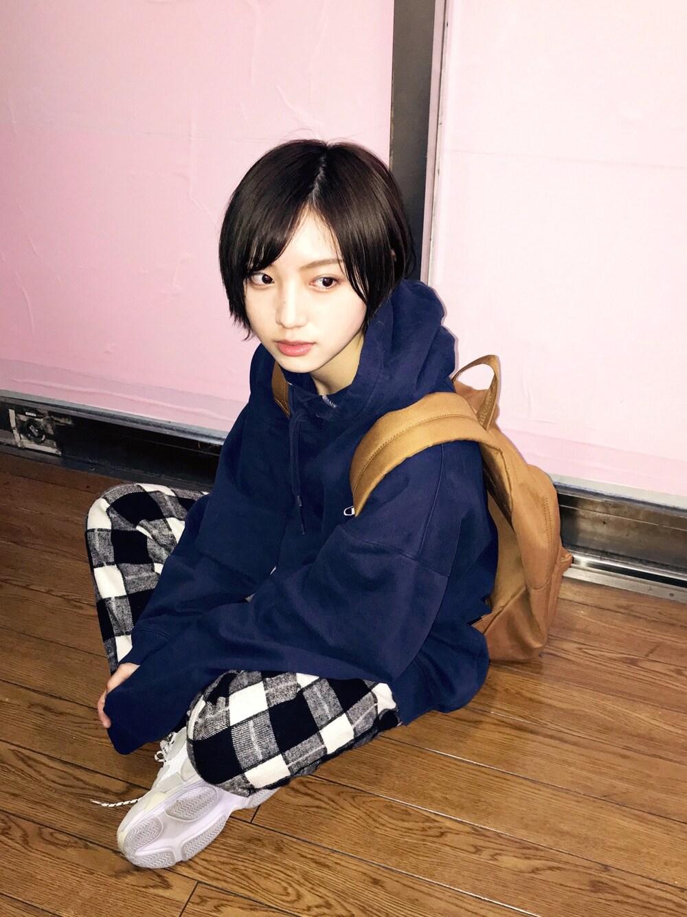 NMB485728 	YouTube>23{ ->摜>769 