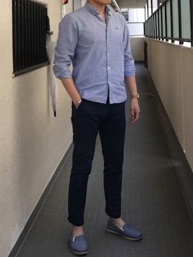 「サックスブルー」｜「アイテム（スリッポン）」を使った、KAINGさん（メンズ・180cm）の春コーディネート