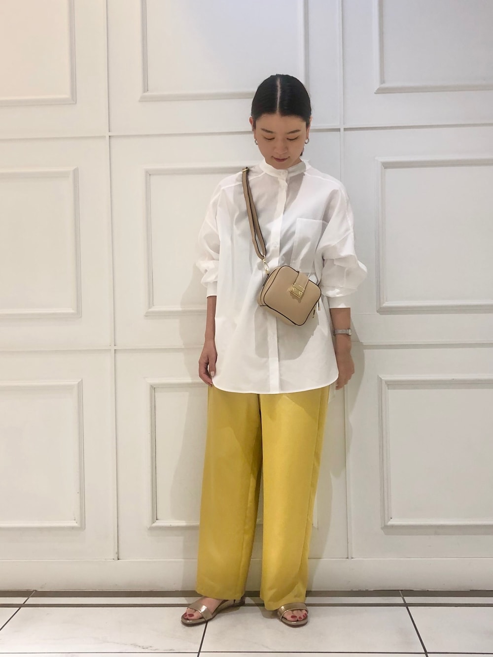 「シンプル、大人コーデ、シンプルコーデ、秋のコーデ、マニッシュ、シャツ、シャツスタイル、パンツ、パンツスタイル、Rougevif」｜「Rouge vif la cleのアイテム（シャツ/ブラウス、ホワイト系）」を使った、yunaさん（レディース・161cm）の夏コーディネートの1枚目の写真