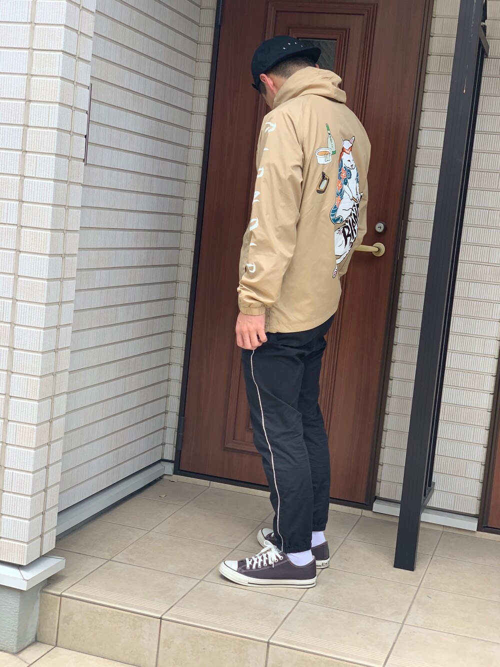 「RIPNDIPのRIPNDIP/リップンディップ/TATOO NERM ANORAK JKT（パーカー、ベージュ系）」を使った、Yun  Yuzさん（メンズ・173cm）の春コーディネートの1枚目の写真