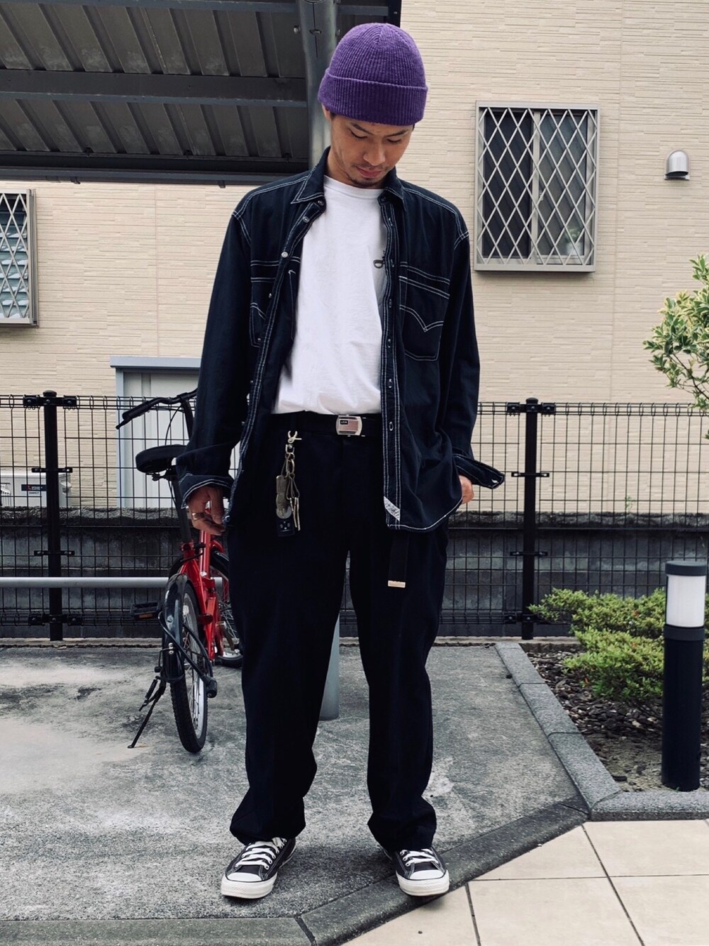 「CONVERSEの【CONVERSE TOKYO別注】ALL STAR 100 OX/CT(MEN’S)（スニーカー、ブラック系）」を使った、Yun  Yuzさん（メンズ・173cm）の春コーディネートの1枚目の写真