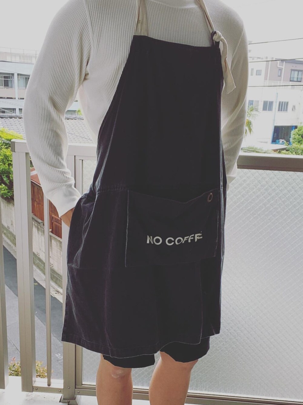 「NOCOFFEE、シンプル、おしゃれさんと繋がりたい、シャツスタイル、オーバーサイズ、ワイドパンツ、Tシャツ、低身長コーデ、いいね、save、フォローお願いします🤑、きれいめカジュアル」｜「UNIQLOのアイテム（Tシャツ/カットソー、ホワイト系）」を使った、古着屋 LESさん（メンズ・182cm）の春コーディネートの1枚目の写真