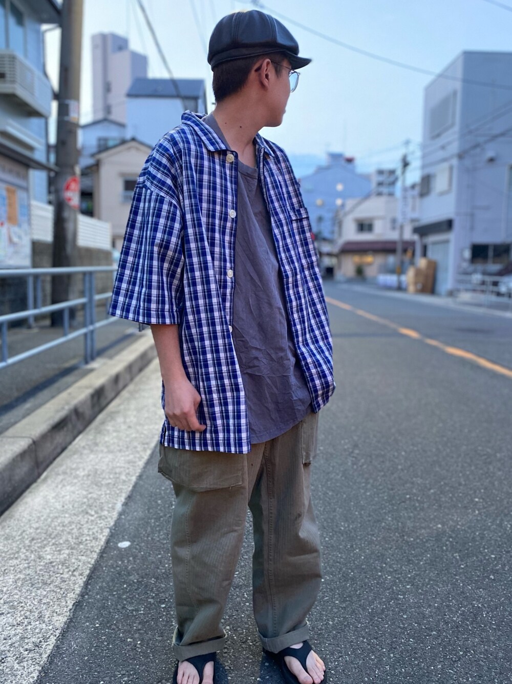 「古着、古着MIX、古着コーデ、古着好きな人と繋がりたい、古着女子、シンプルコーデ、ゆるコーデ、カジュアル、プチプラコーデ、休日コーデ」｜「POLO RALPH LAURENのRL プレップスター クラシック フィット シアサッカー シャツ（シャツ/ブラウス、ブルー系）」を使った、古着屋 LESさん（メンズ・182cm）の春コーディネートの1枚目の写真