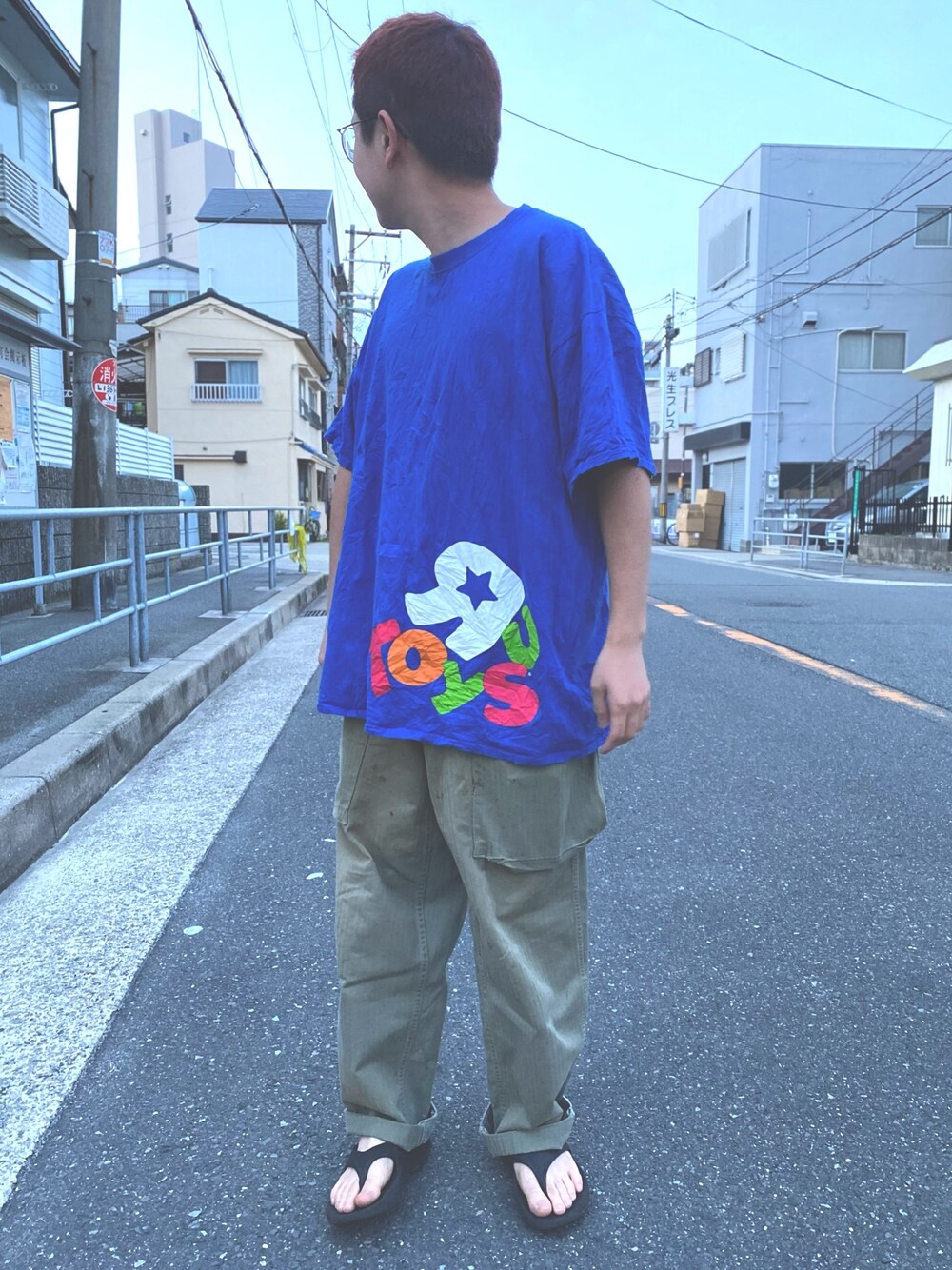 「古着、古着MIX、古着好きな人と繋がりたい、古着コーデ、シンプルコーデ、ゆるコーデ、古着男子、古着スウェット、古着 コーデ、古着屋さん巡り」｜「Toysrusのアンパンマン ラッキーバッグ 男の子 福袋（Tシャツ/カットソー、ブルー系）」を使った、古着屋 LESさん（メンズ・182cm）の春コーディネートの1枚目の写真