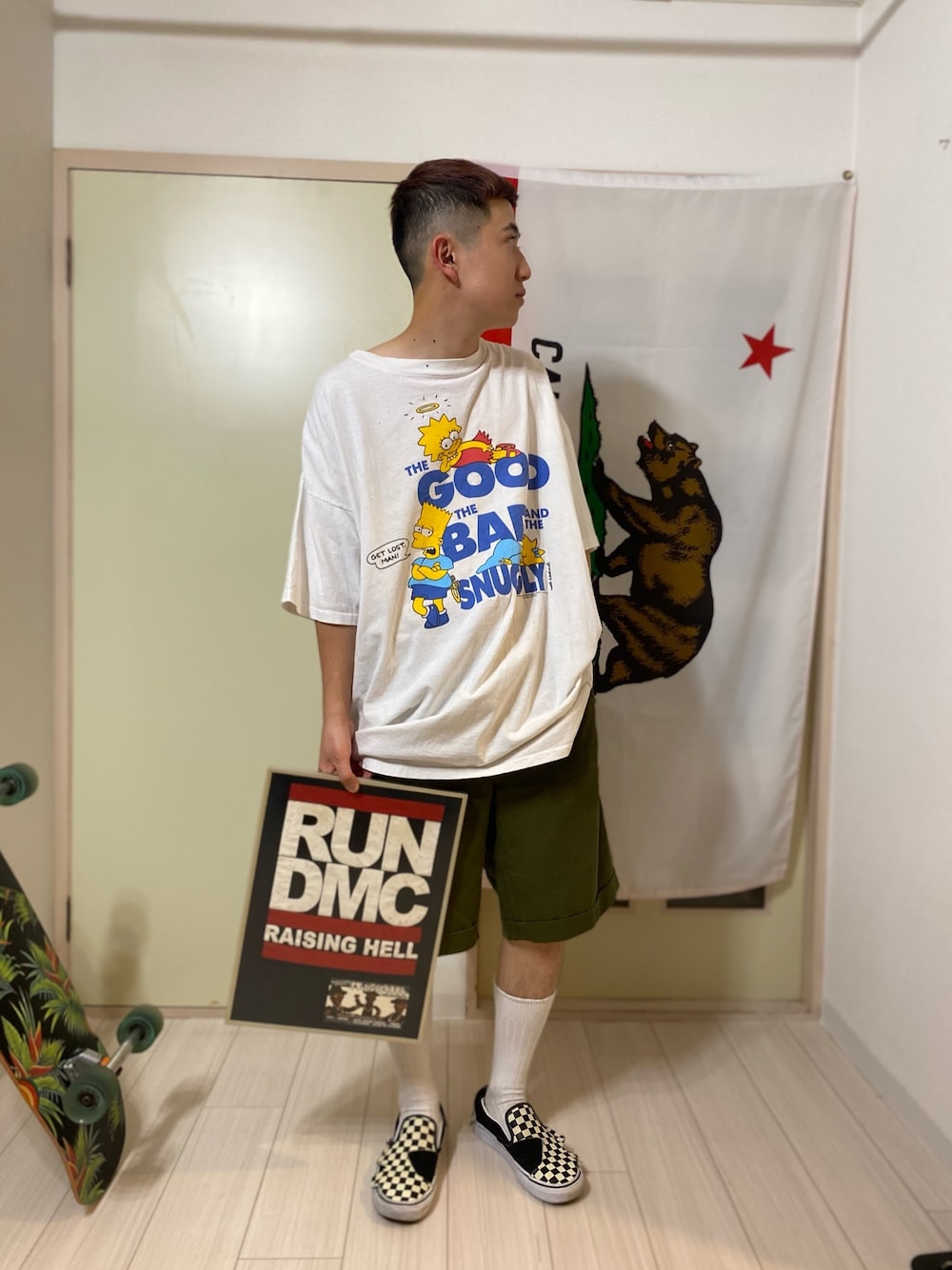 「カジュアル、これが私をアゲる服、きれいめカジュアル、春夏コーデ、オーバーサイズ、お洒落さんとつながりたい、今日のコーデ、ビッグシルエット、夏、ワイドパンツ」｜「The Simpsonsのアイテム（Tシャツ/カットソー、ホワイト系）」を使った、古着屋 LESさん（メンズ・182cm）の春コーディネートの1枚目の写真