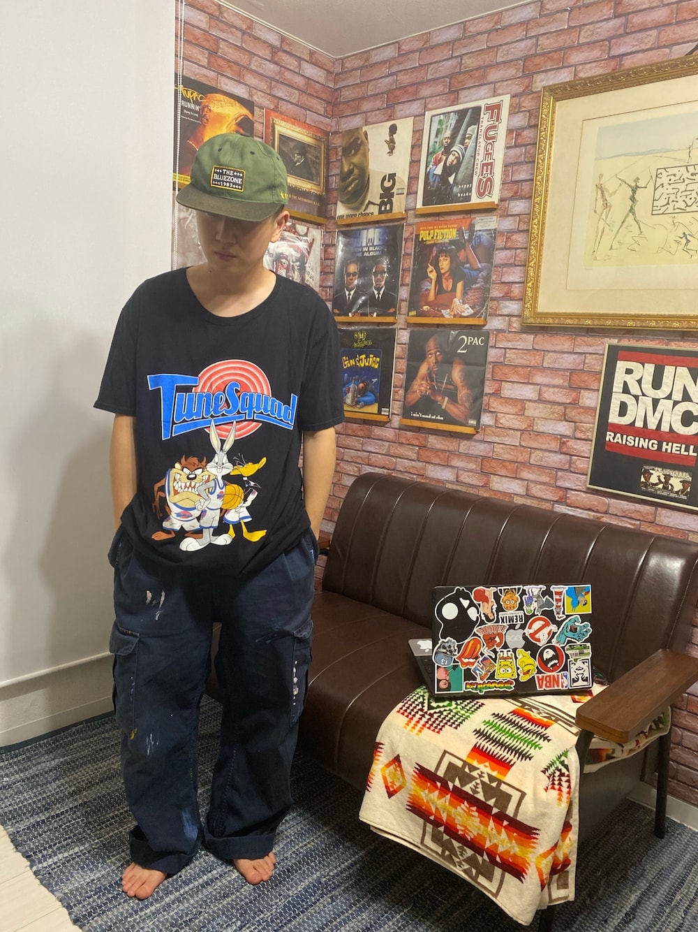 「夏、春夏コーデ、きれいめカジュアル、今日のコーデ、これが私をアゲる服、ラフ、大人コーデ、ootd、白Tシャツ、いいね、save、フォローお願いします🤑」｜「Looney Tunesのアイテム（Tシャツ/カットソー、ブラック系）」を使った、古着屋 LESさん（メンズ・182cm）の春コーディネートの1枚目の写真