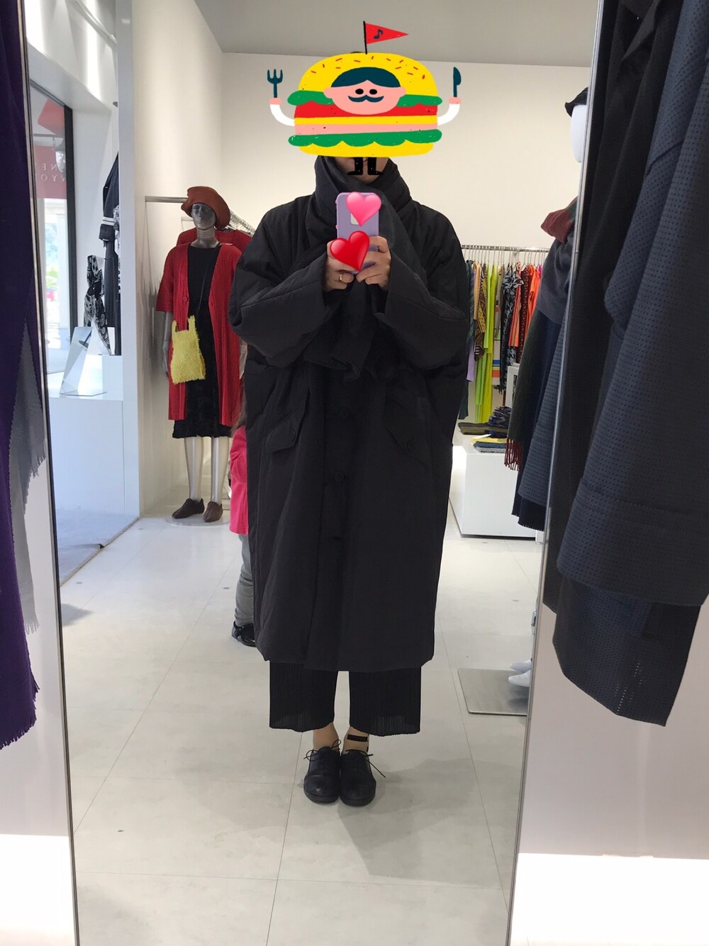 「PLEATS PLEASEのアイテム（ジャケット/アウター、ブラック系）」を使った、ピーナッツさん（レディース・159cm）の秋コーディネートの1枚目の写真