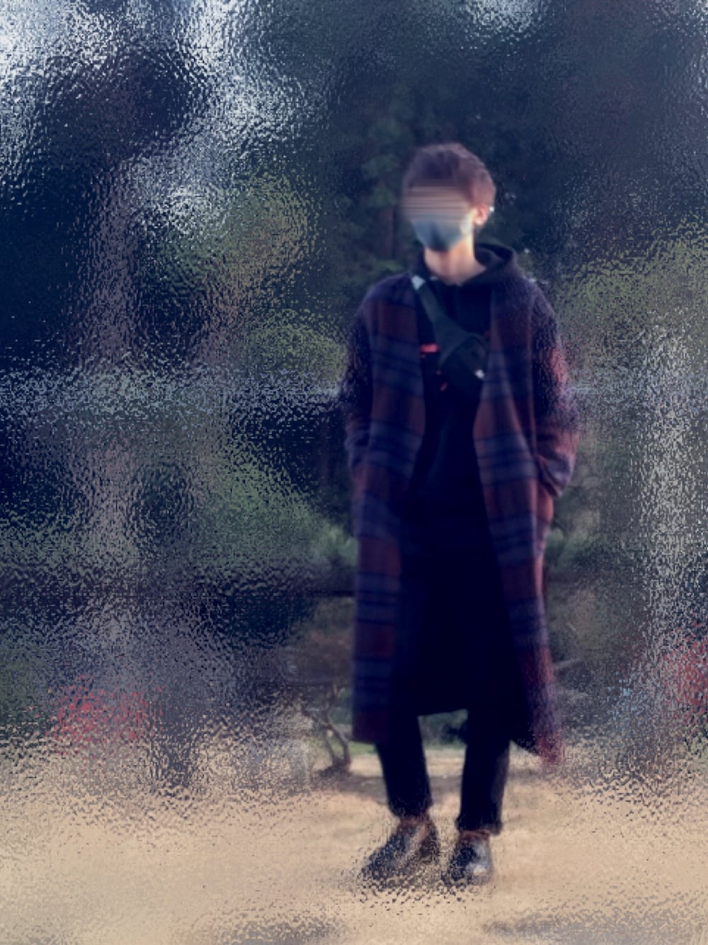 「GROUND Y、yohjiyamamoto、m+rc noir、マルシェノア、ヨウジヤマモト、HARE、スキニーパンツ、黒スキニー、コート、モノトーンコーデ」｜「HAREのダブルフェイスリバーシブルノーカラーコート(HARE)（その他アウター、ブラウン系）」を使った、Takúhõ∞さん（メンズ・179cm）の冬コーディネートの1枚目の写真